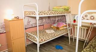 Гостиница Azbooka Hostel Екатеринбург Кровать в общем номере для мужчин с 6 кроватями-1