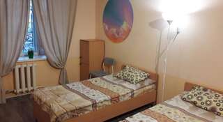Гостиница Azbooka Hostel Екатеринбург Двухместный номер эконом-класса с 2 отдельными кроватями-8
